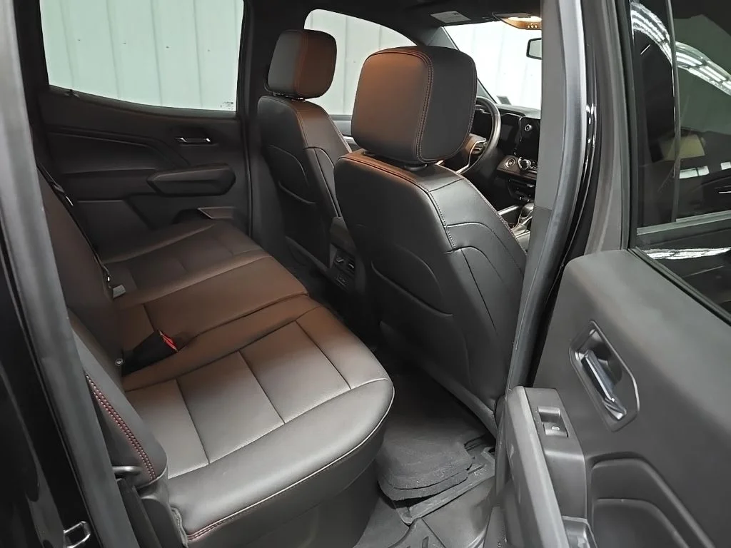Used 2023 Black Chevrolet Z71 image 20