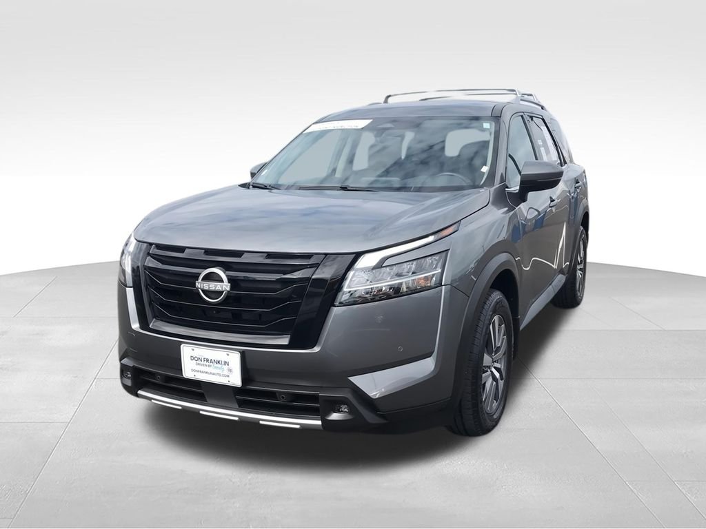 Used 2023 Gray Nissan SL image 4