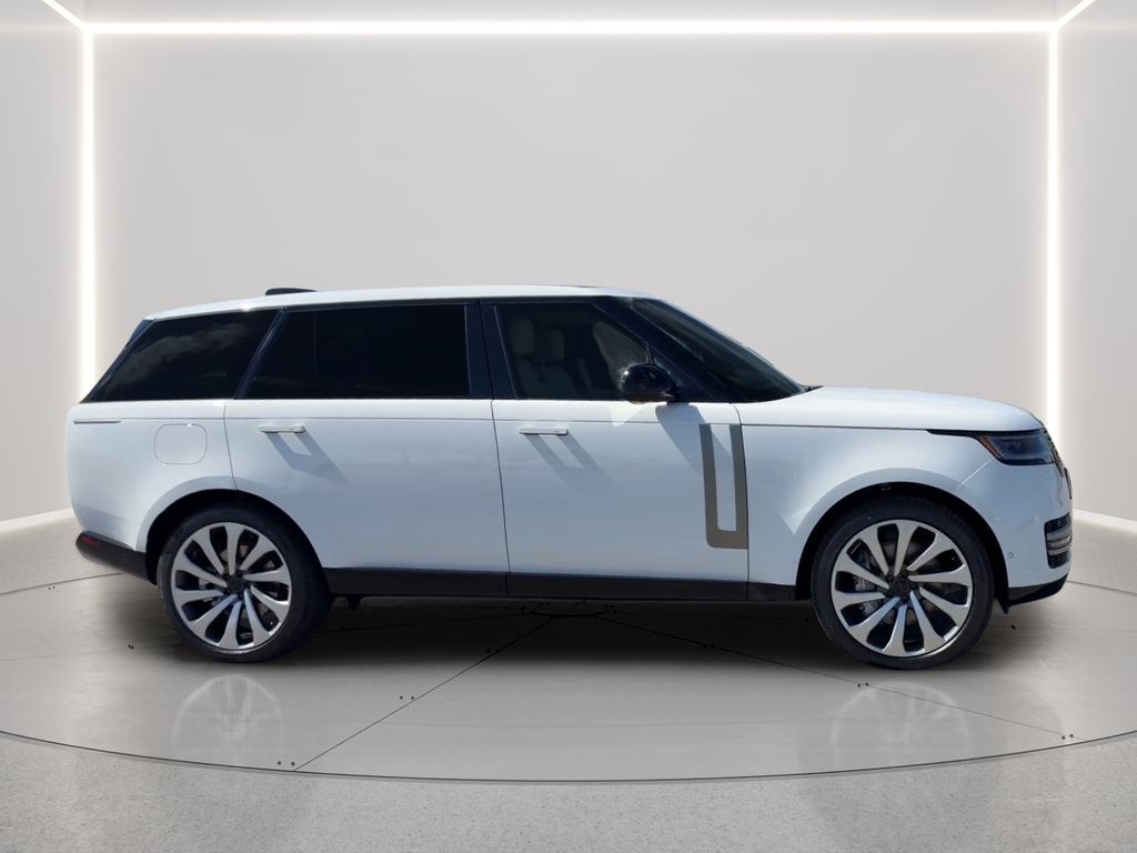 New 2026 Fuji White Land Rover SE image 4