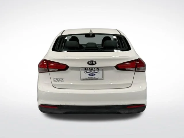 Used 2017 White Kia LX image 9