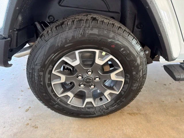 New 2027 Bright White Clear-Coat Paint Jeep Sahara image 15