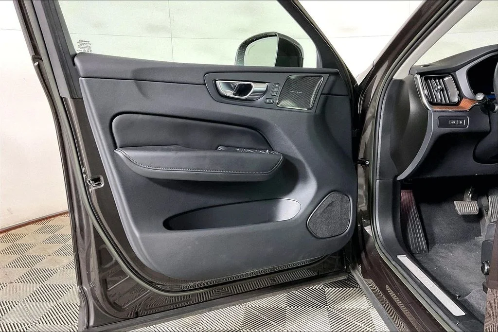 Certified Used 2023 Gray Volvo T8 Plus Bright Theme image 22