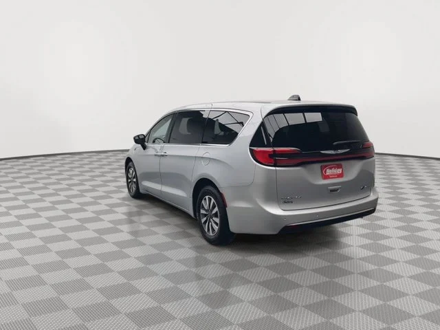 Used 2024 Silver Mist Clearcoat Chrysler Hybrid Select image 38