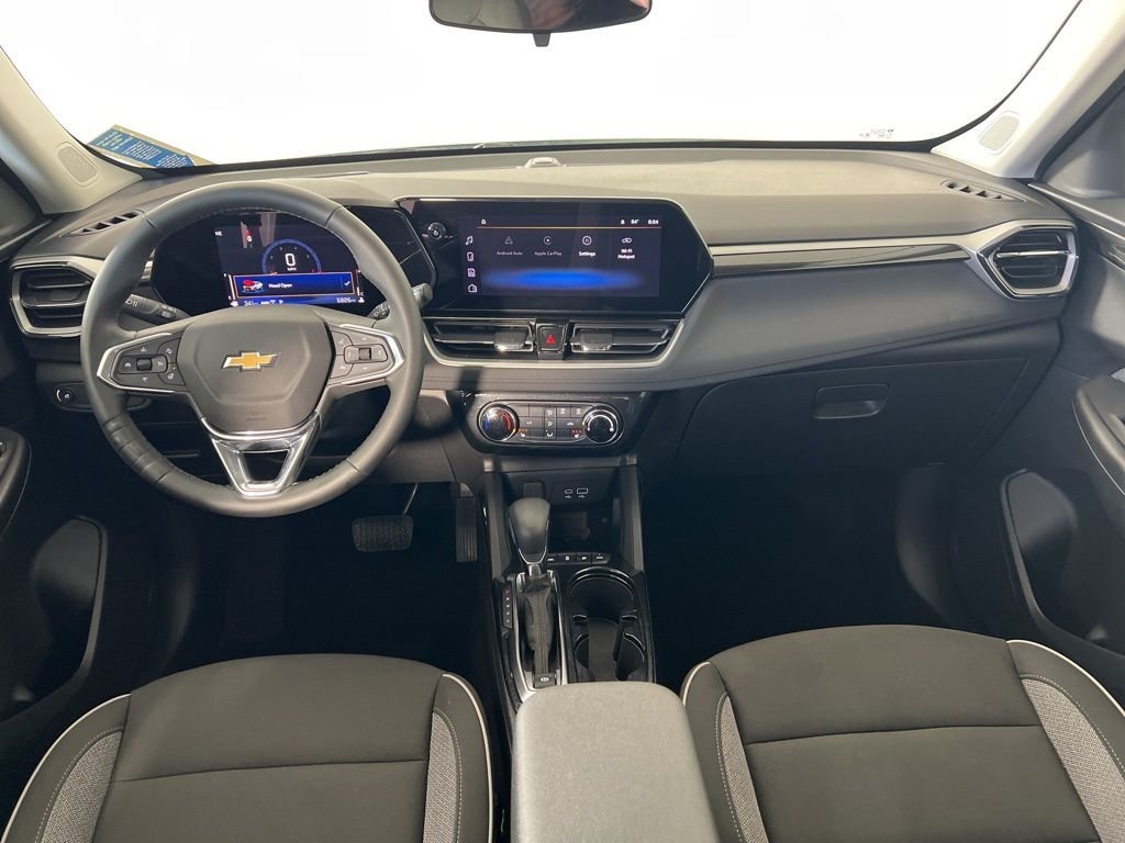 Used 2025 White Chevrolet LT image 3