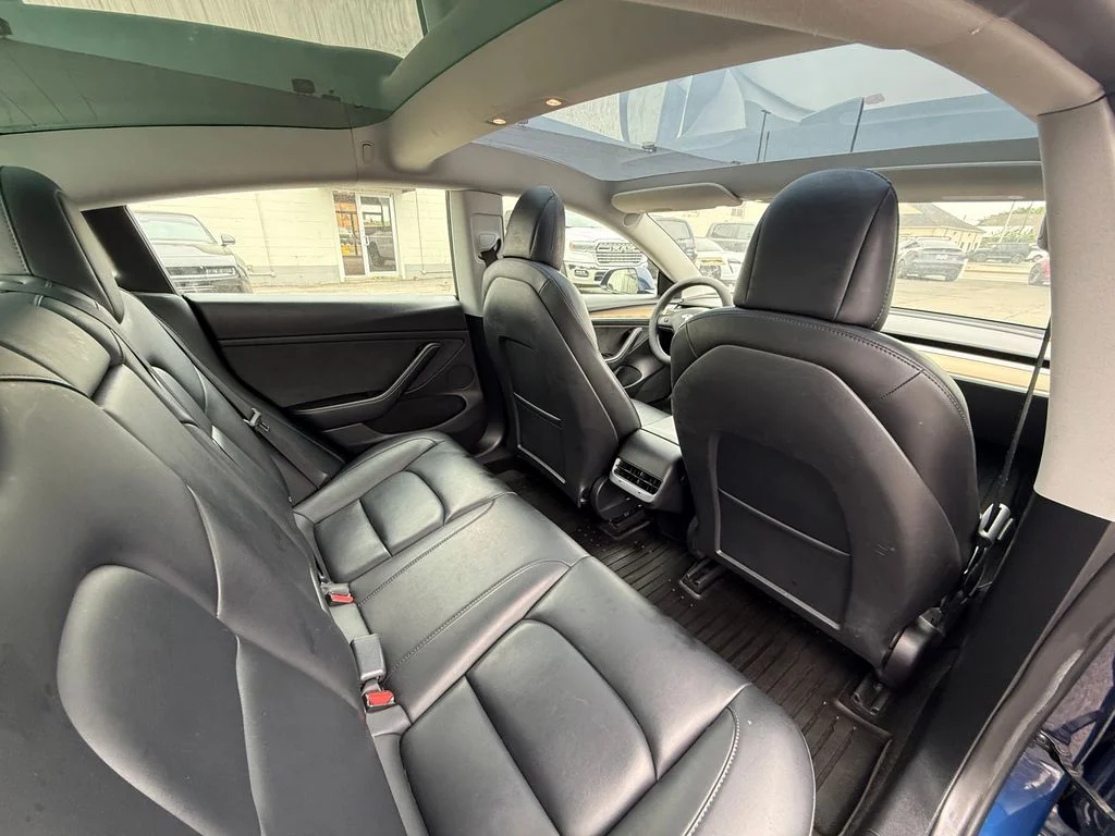 Used 2022  Tesla Base image 15
