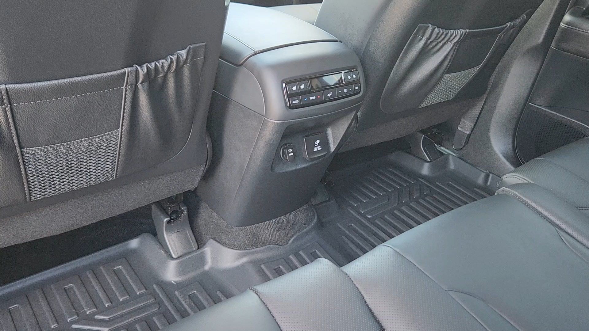 Certified Used 2025 Abyss Black Pearl Hyundai SEL Premium 8P image 18