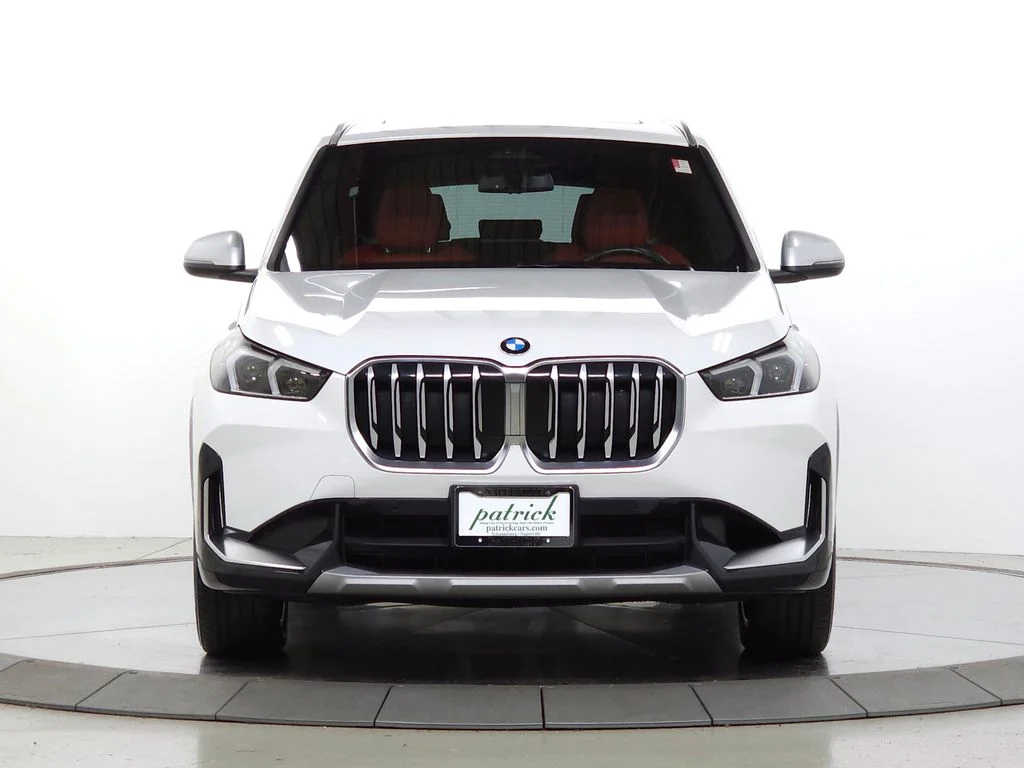 Used 2023 White BMW xDrive28i image 12