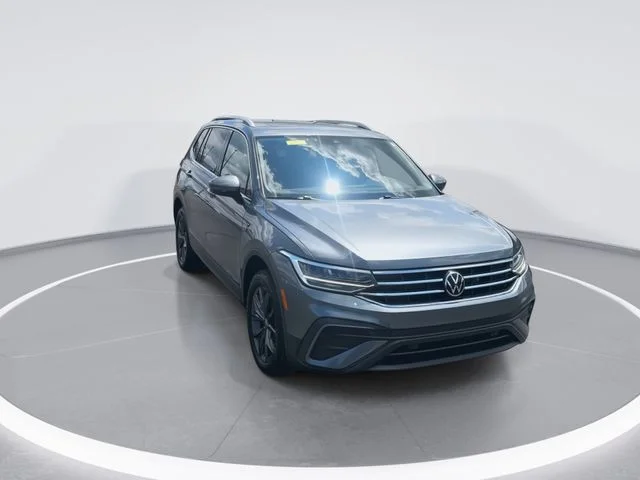 Used 2023 Platinum Gray Metallic Volkswagen 2.0T SE image 3