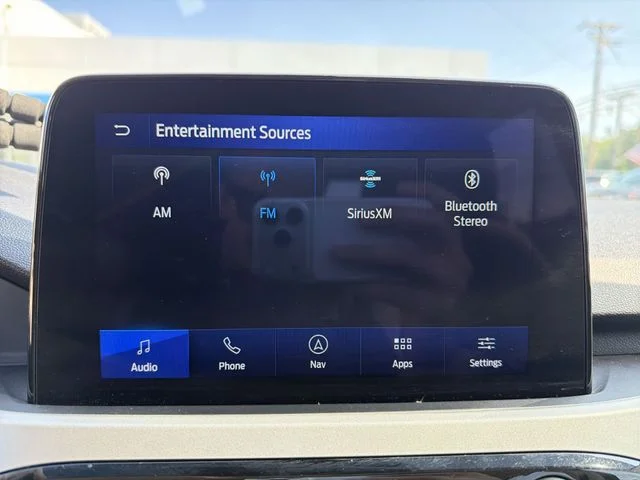 Used 2022 Black Ford SE image 18