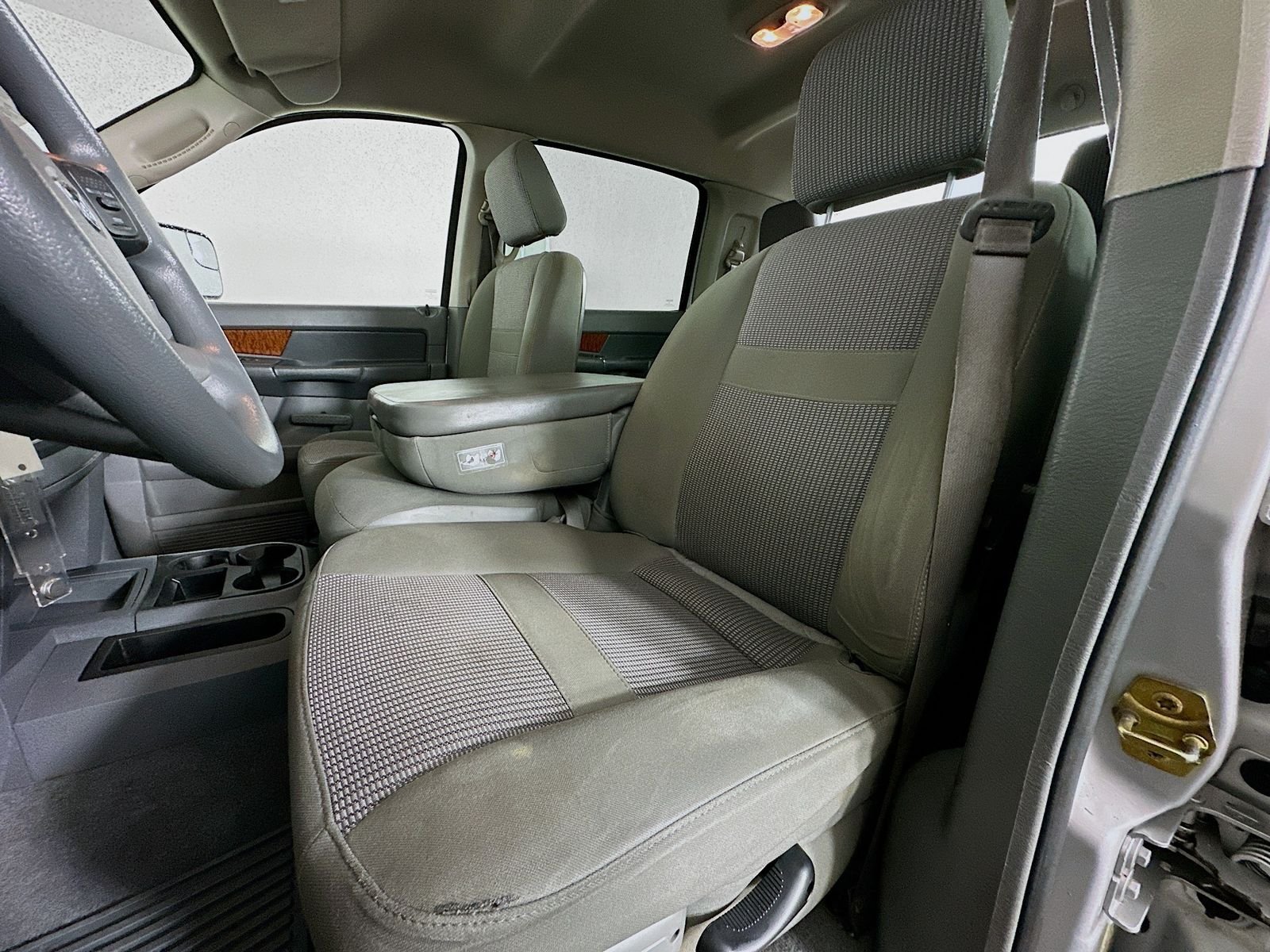 Used 2006 Bright Silver Metallic Dodge SLT image 19