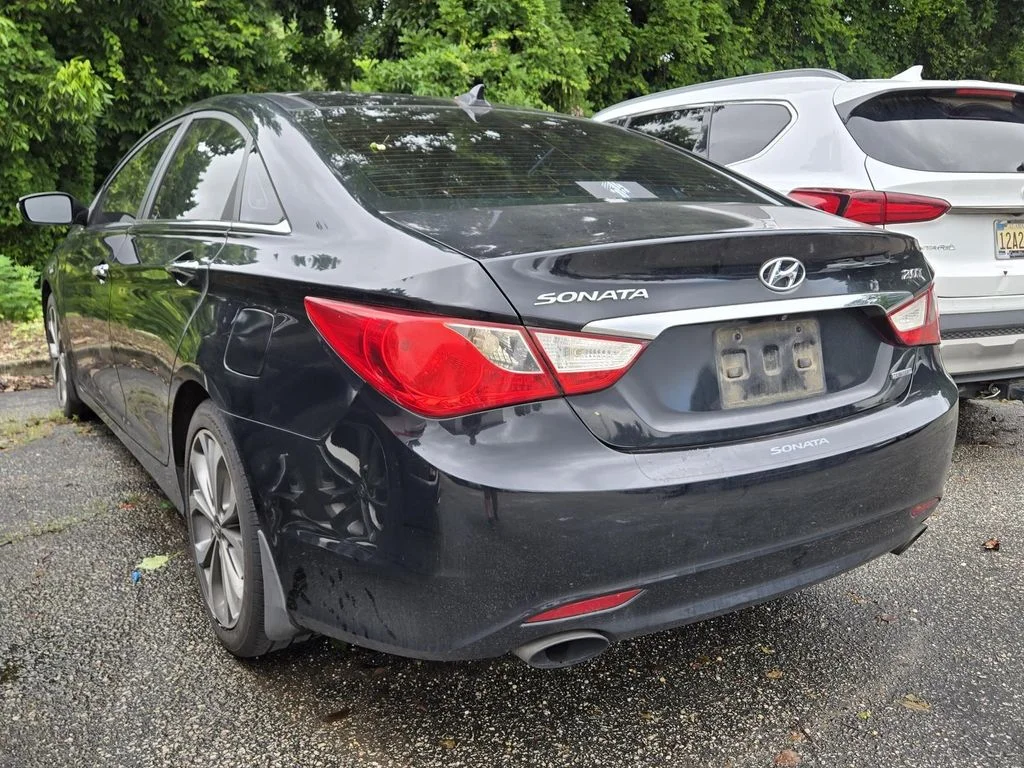 Used 2013 Black Hyundai Limited image 4