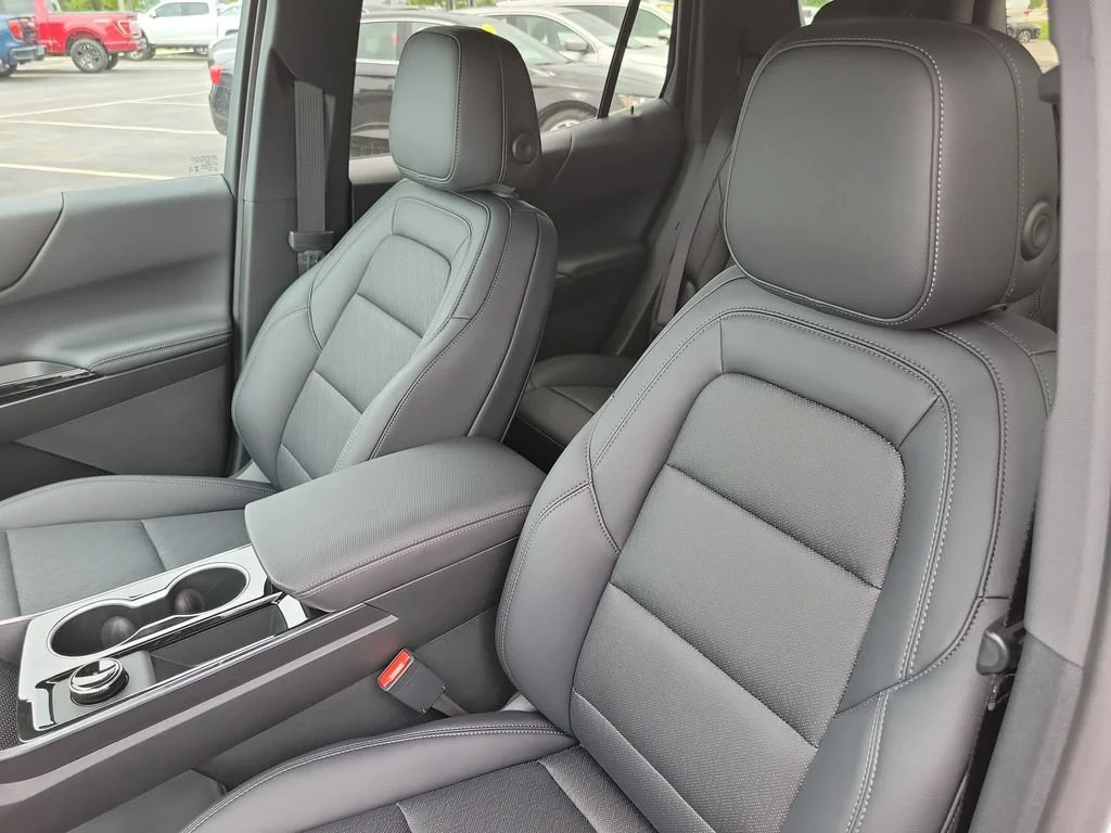New 2027 Summit White Chevrolet LT image 5