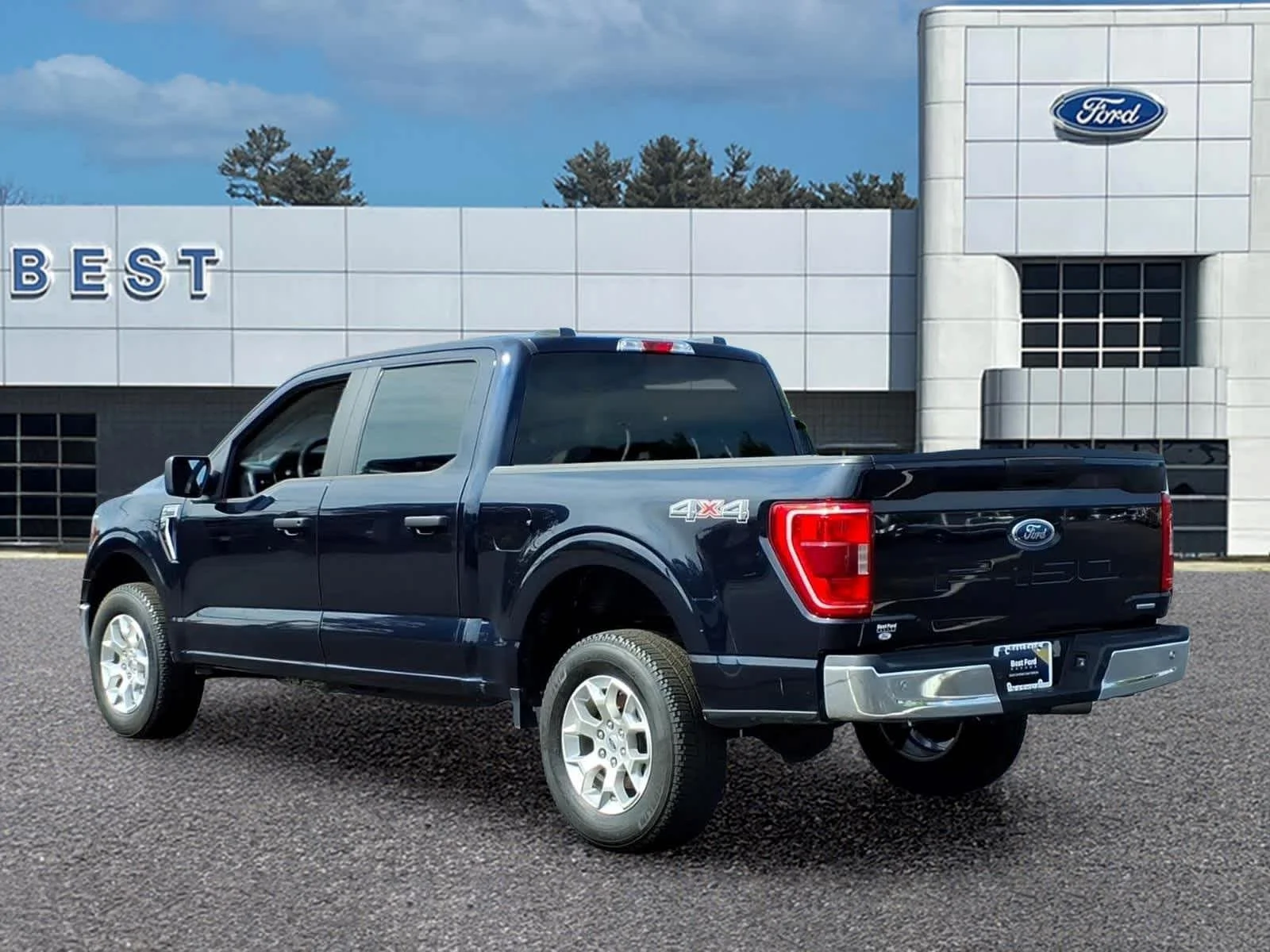 Used 2023 Antimatter Blue Ford XLT image 4