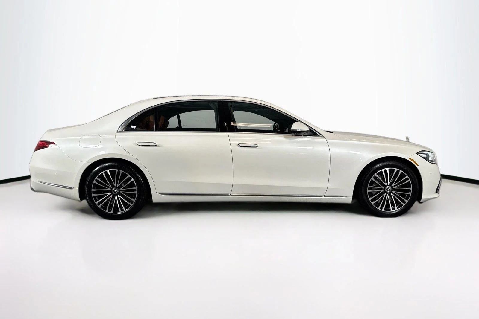Used 2021 Designo Diamond White Mercedes-Benz S 580 image 4