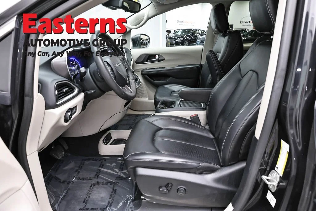 Used 2023 Black Chrysler Touring L image 14