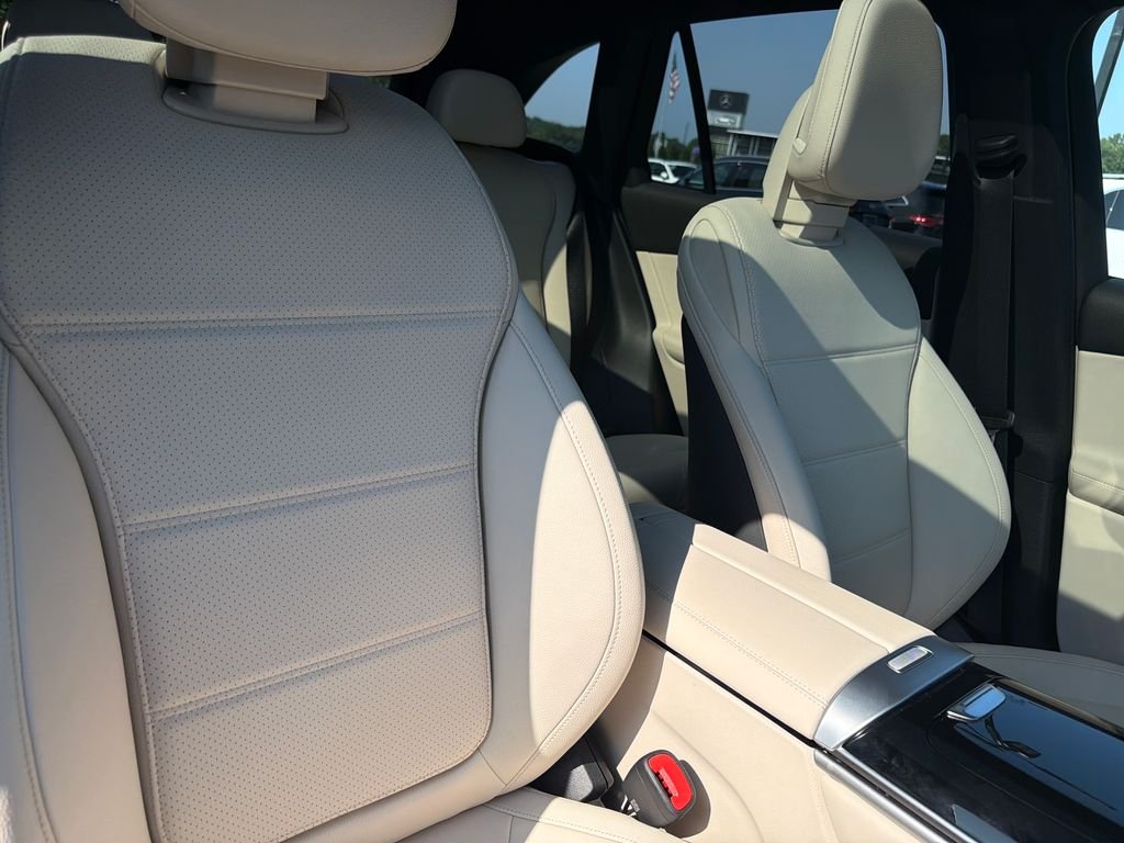 Used 2026 Black Mercedes-Benz GLC 300 image 35