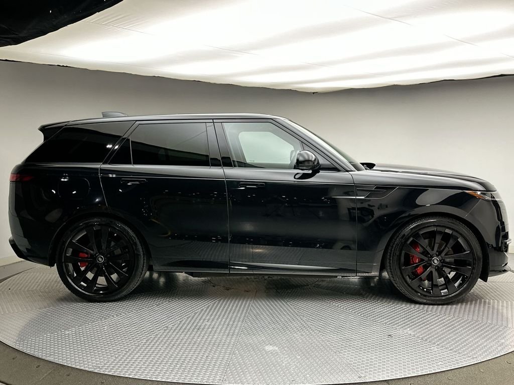 Used 2025 Santorini Black Metallic Land Rover Dynamic SE image 6