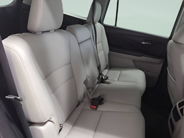 Certified Used 2018 Lunar Silver Metallic Honda EX-L image 16