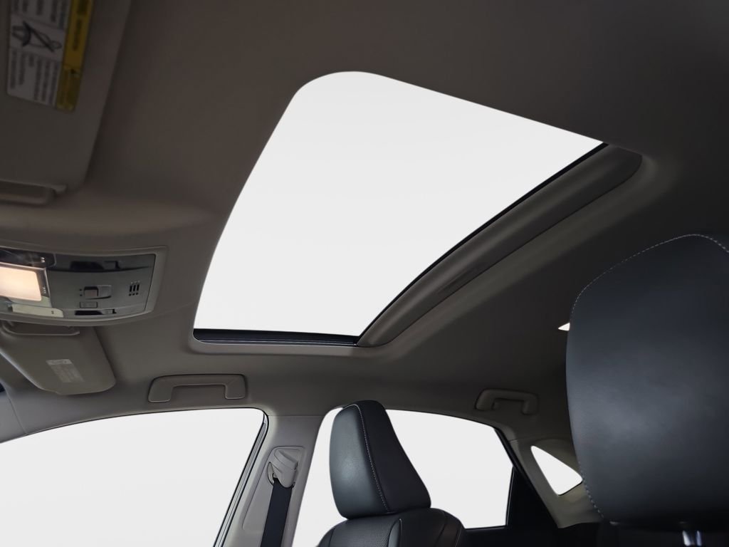 Used 2017 White Lexus 200t image 28