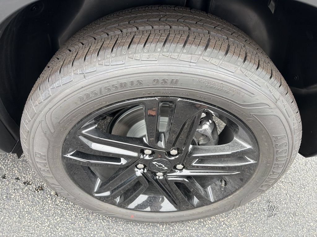 New 2026 Mosaic Black Metallic Chevrolet ACTIV image 4