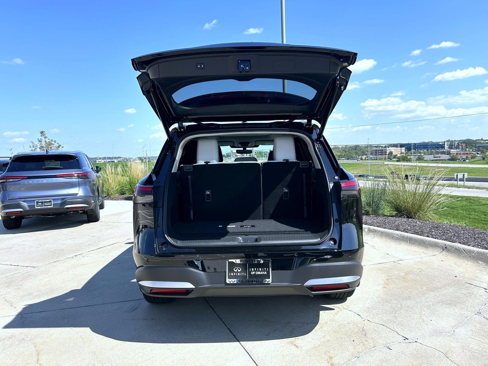 New 2027 MINERAL BLACK INFINITI Luxe AWD image 23