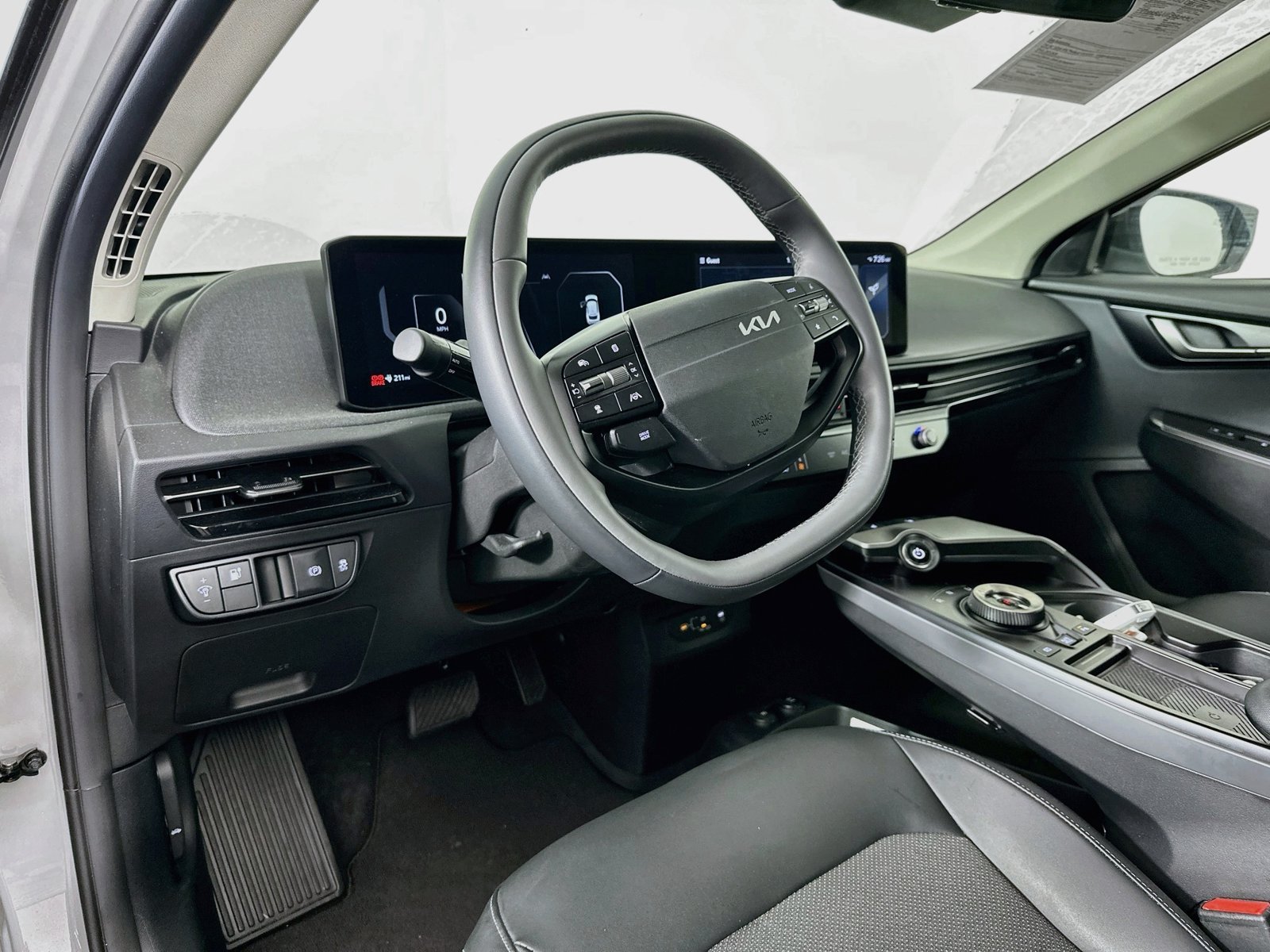 Used 2025 Wolf Gray Kia Light image 9