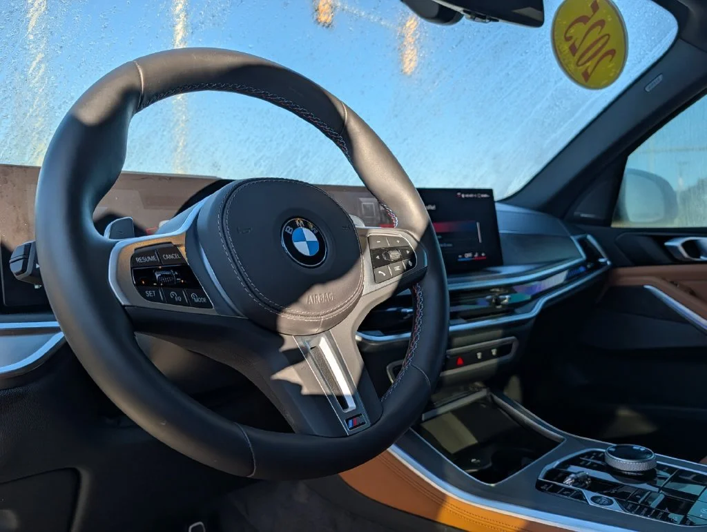 Used 2025 White BMW M60i image 17
