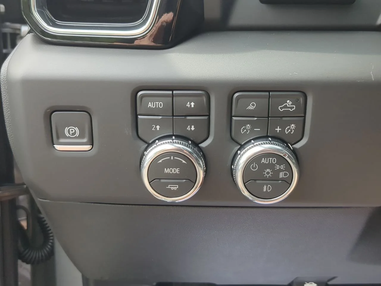 New 2026 Sterling Metallic GMC Denali DRW image 18