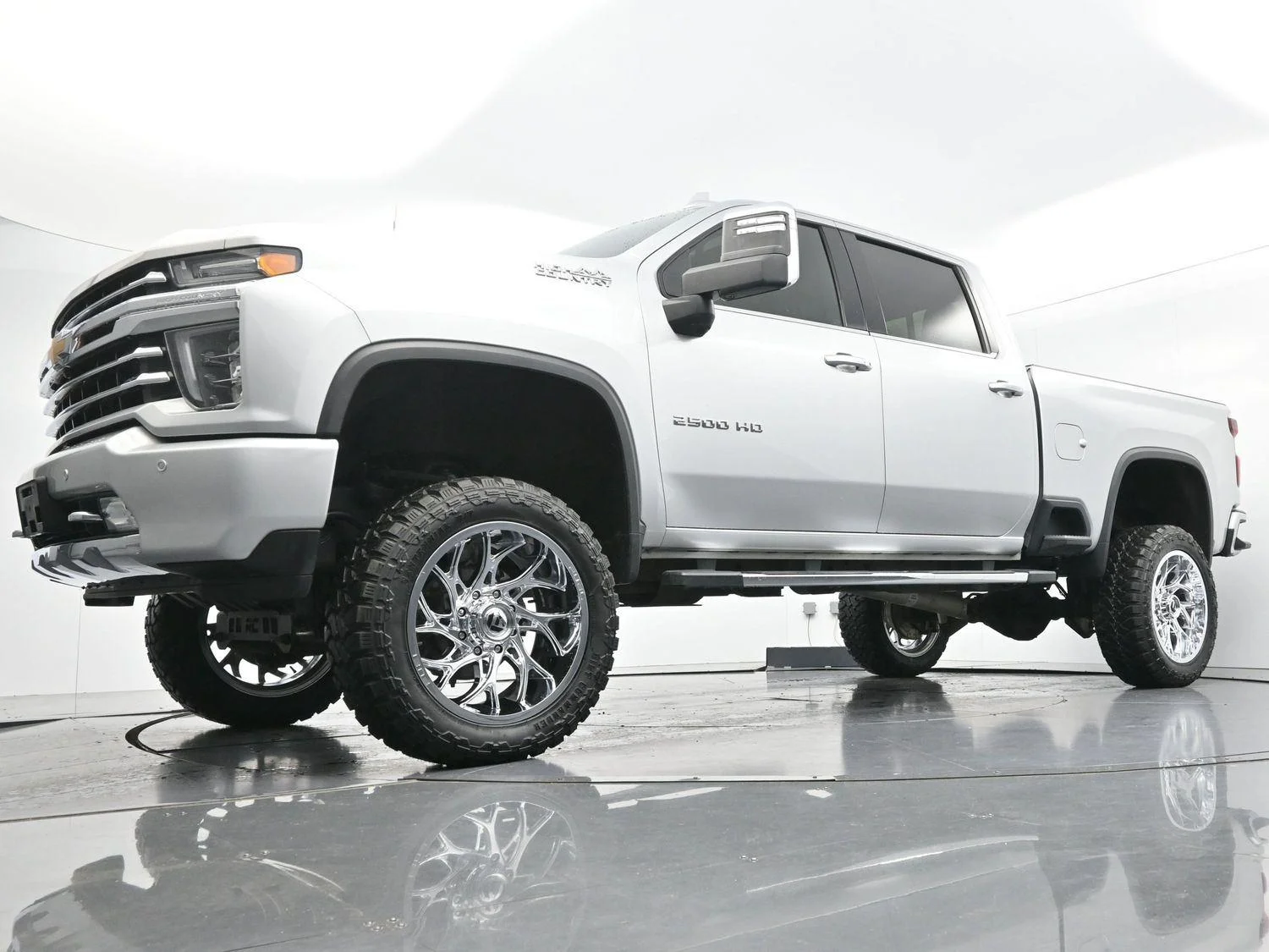 Used 2020 Silver Ice Metallic Chevrolet High Country image 49