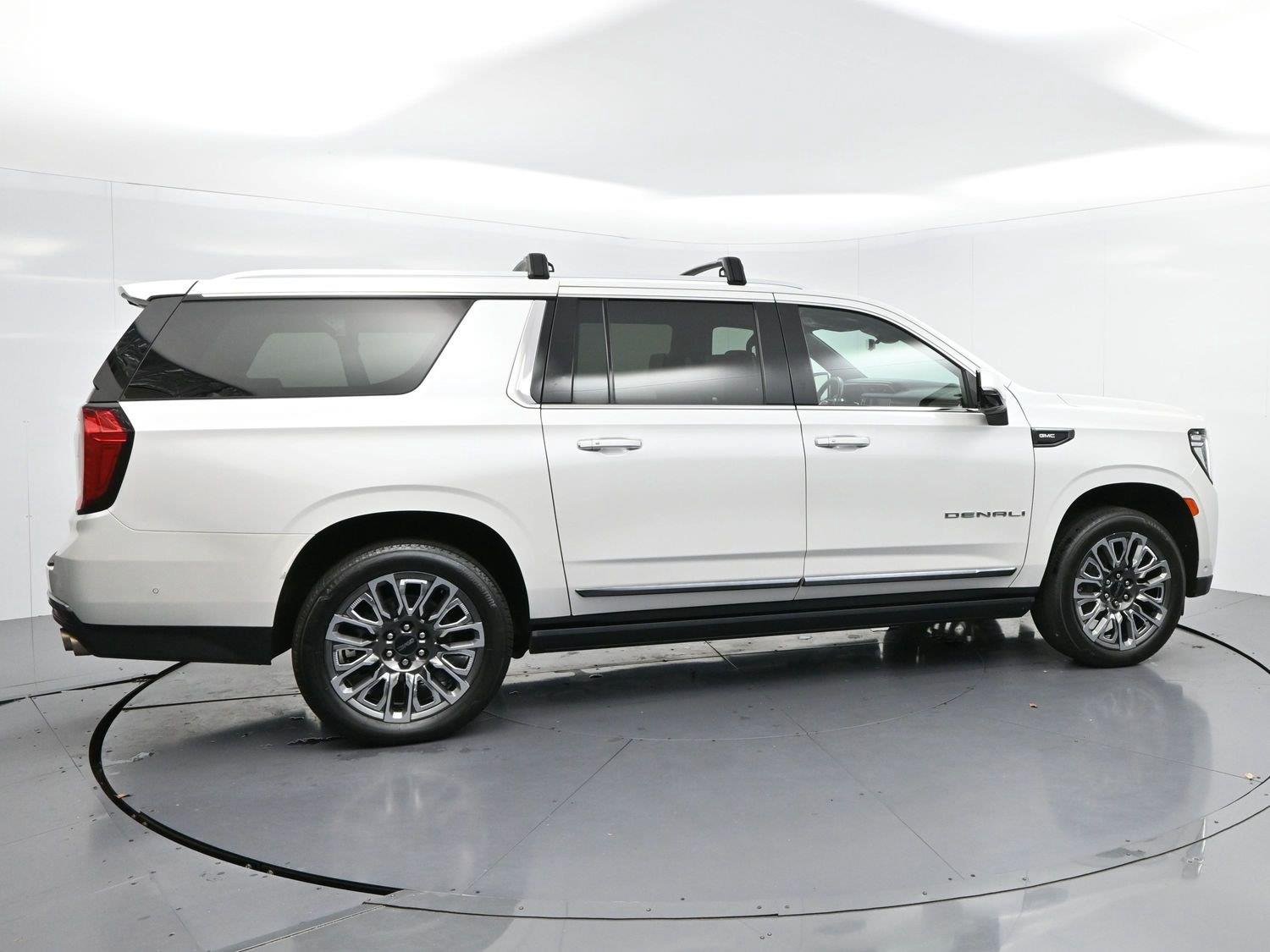Used 2023 WHITE FROST TRICOAT GMC Denali Ultimate image 8