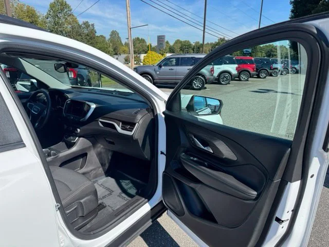 Used 2023 White GMC SLE image 13