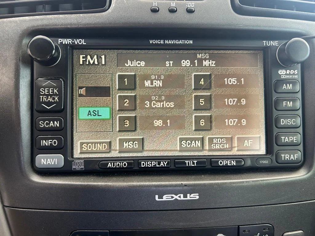 Used 2002  Lexus 300 image 7