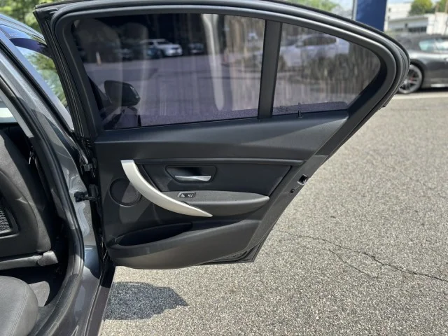Used 2018 Mineral Gray Metallic BMW 320i xDrive image 11