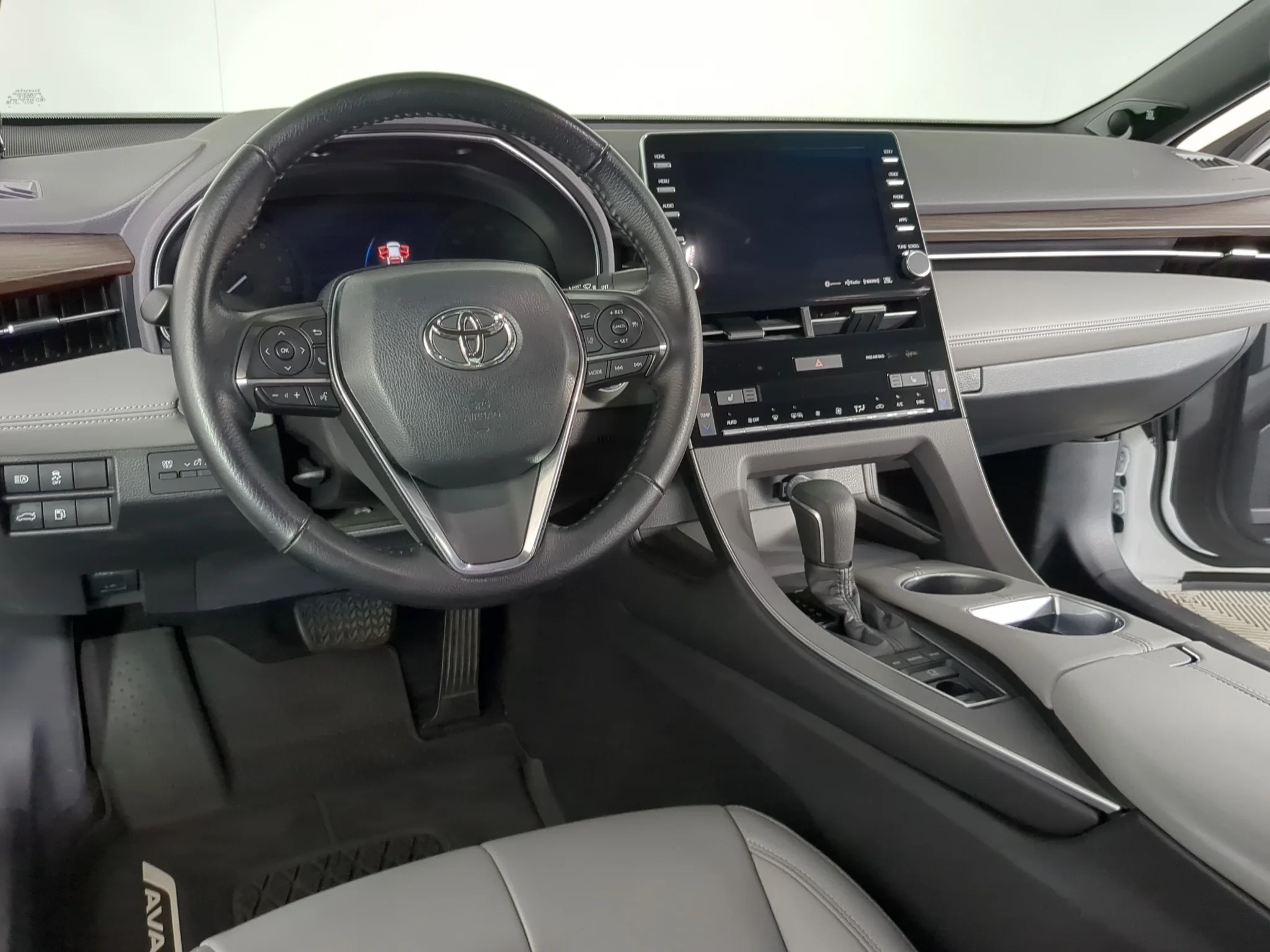 Used 2019 Wind Chill Pearl Toyota XLE image 14