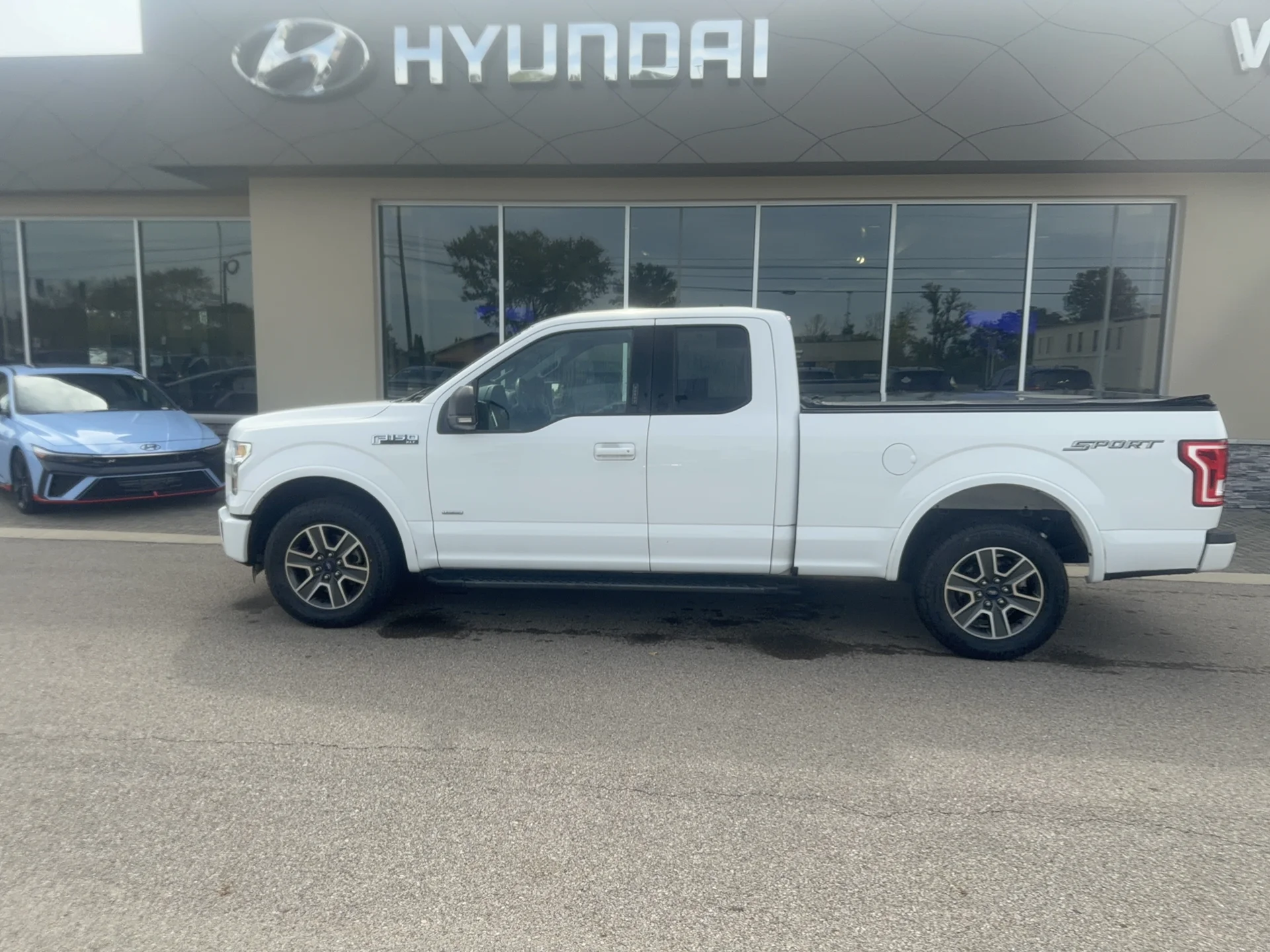 Used 2016 Oxford White Ford XLT image 7