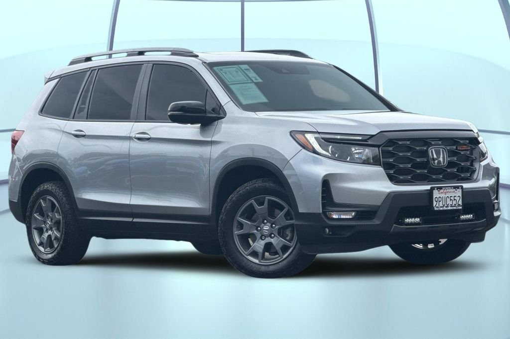 Used 2025 Lunar Silver Metallic Honda TrailSport image 2