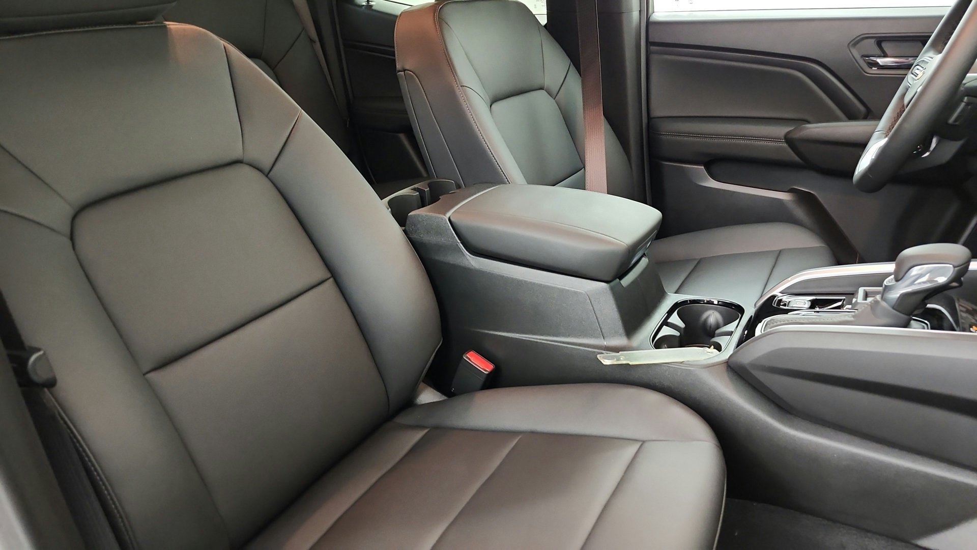 New 2026 Black Chevrolet LT image 30