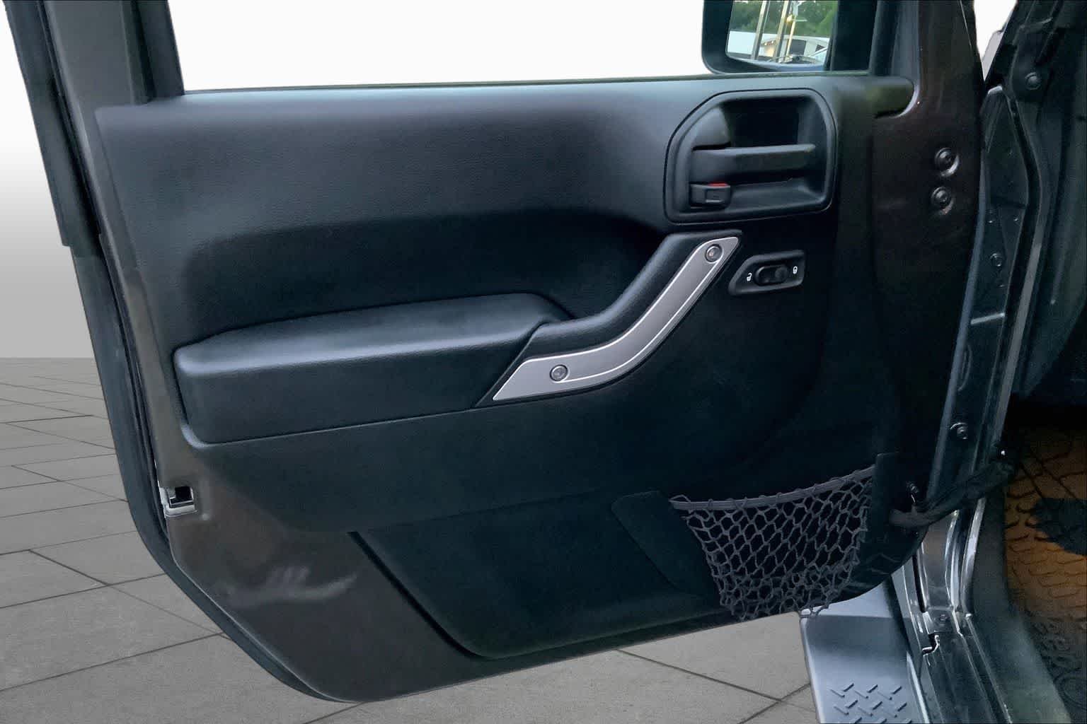 Used 2017 Granite Crystal Met. Clear Coat Jeep Sahara image 21