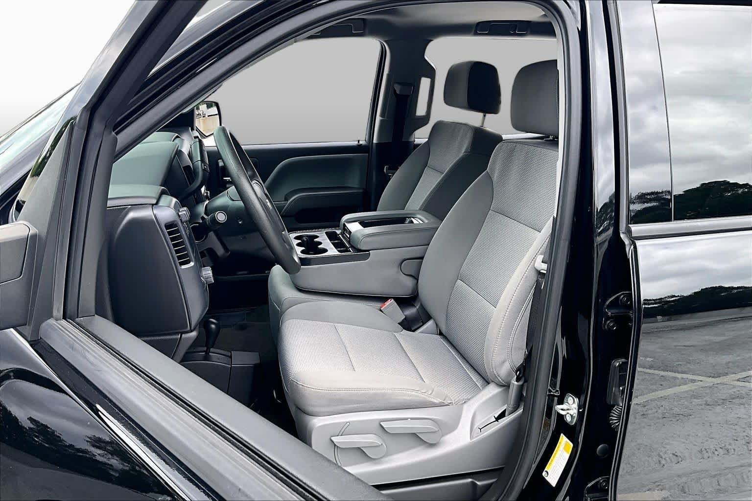 Used 2018 Black Chevrolet Custom image 8