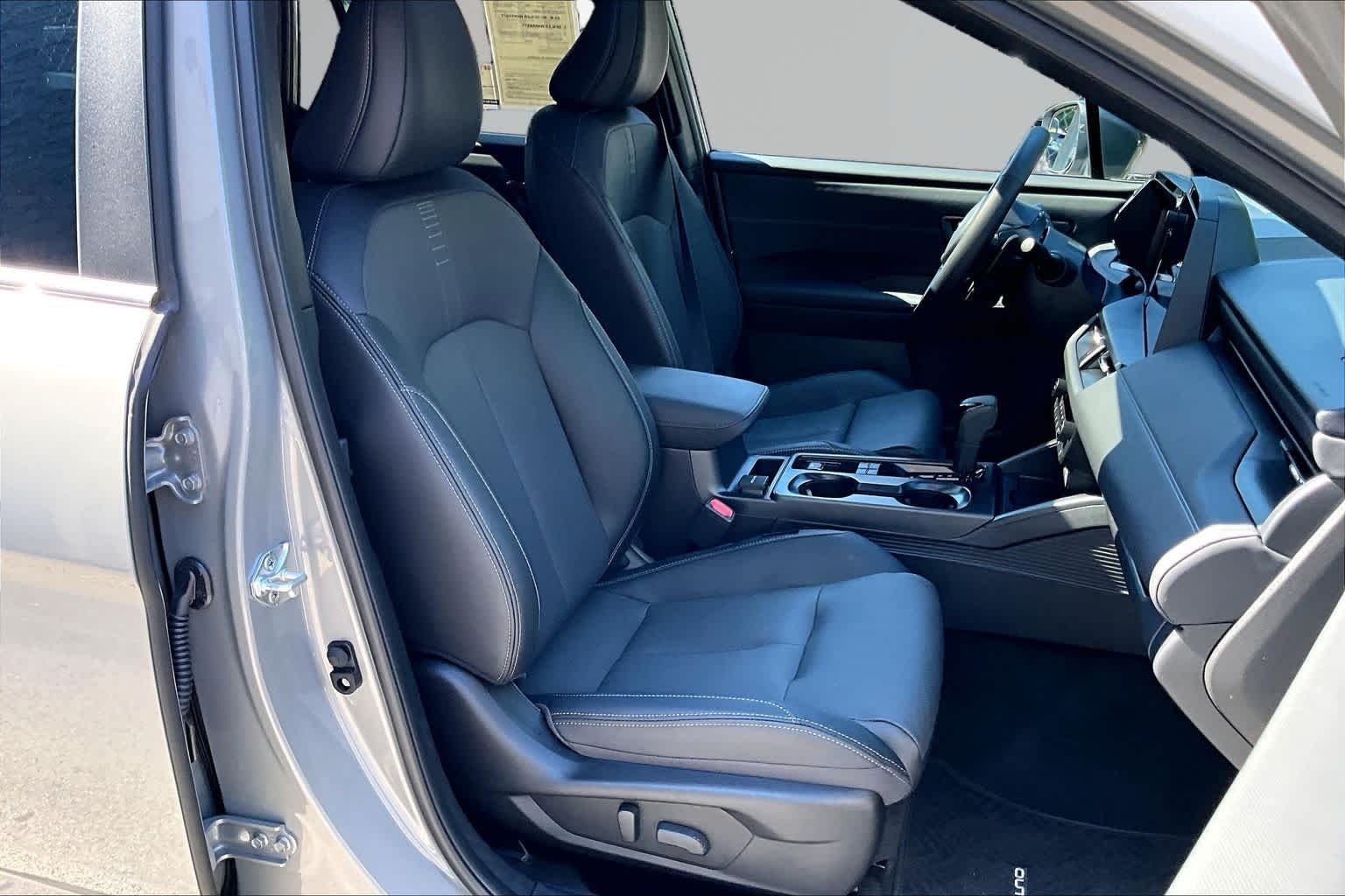 Used 2026 River Rock Pearl Subaru Touring image 17