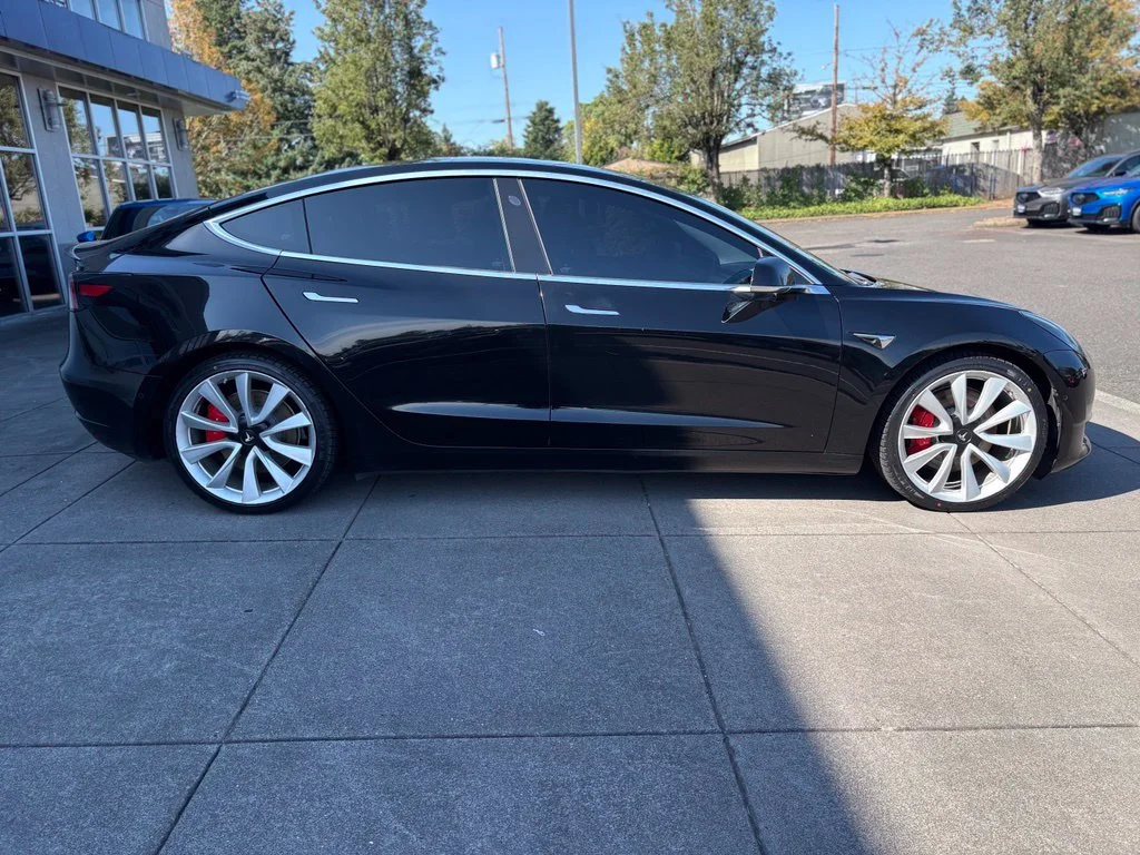 Used 2019 Black Tesla  image 5