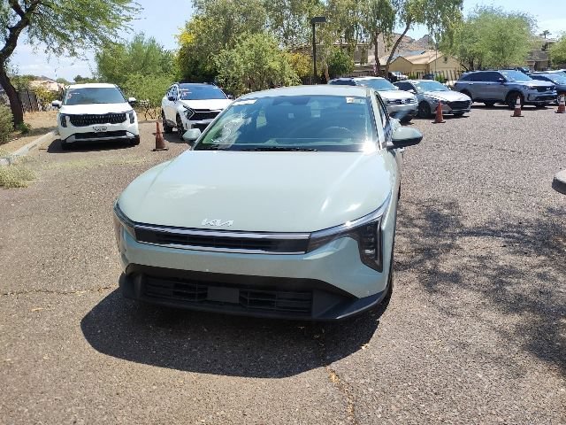 Certified Used 2025 Morning Haze Kia LXS image 4
