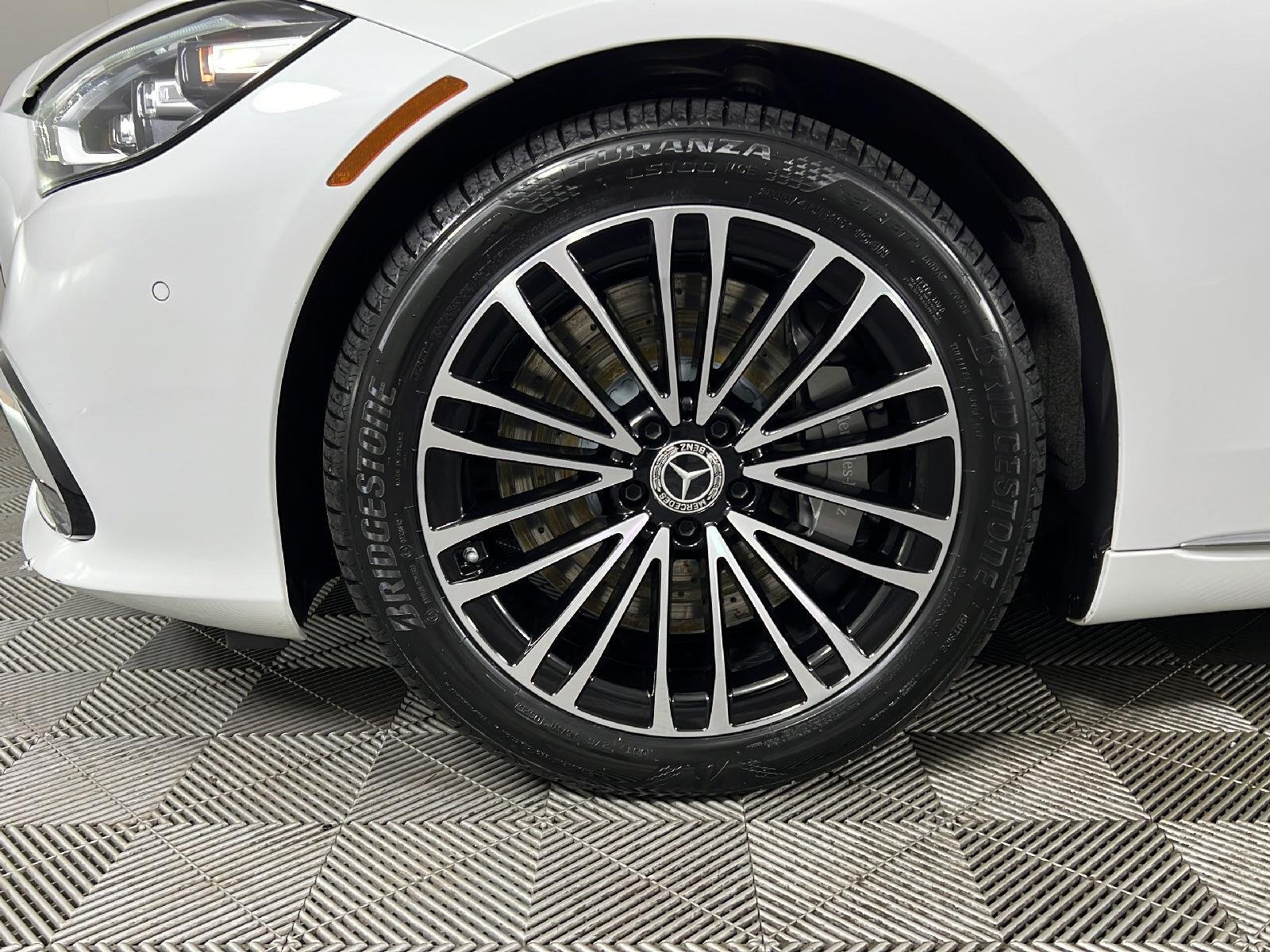 Used 2024 MANUFAKTUR Moonlight White Metallic Mercedes-Benz S 580 image 29