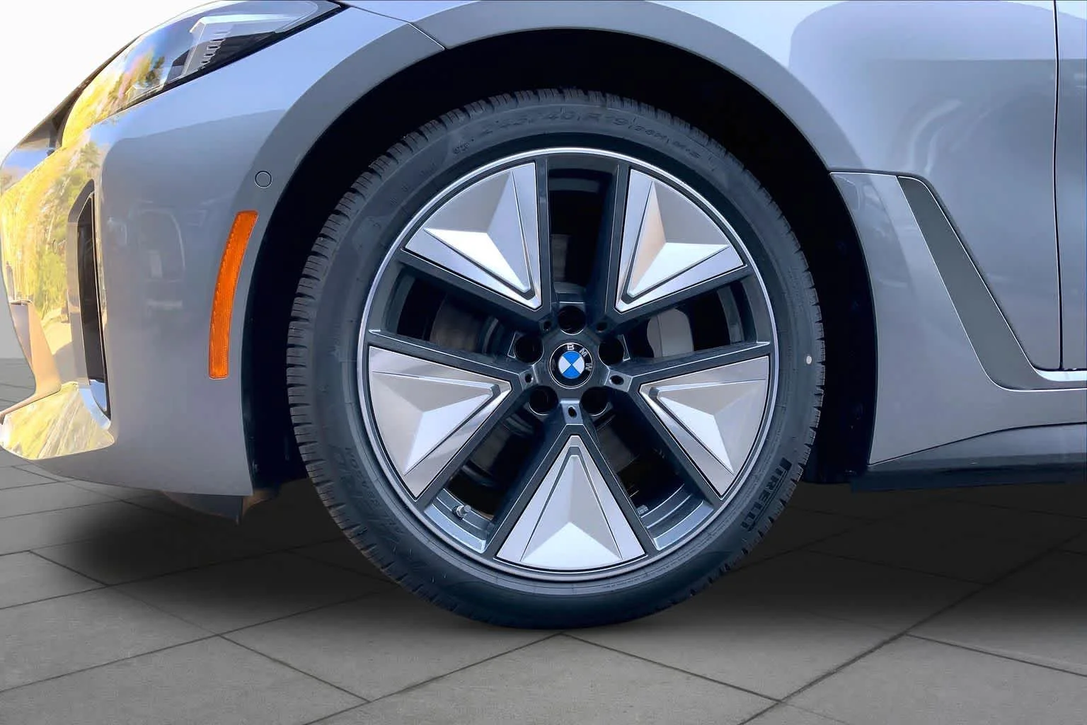 New 2026 Skyscraper Grey Metallic BMW xDrive40 image 11