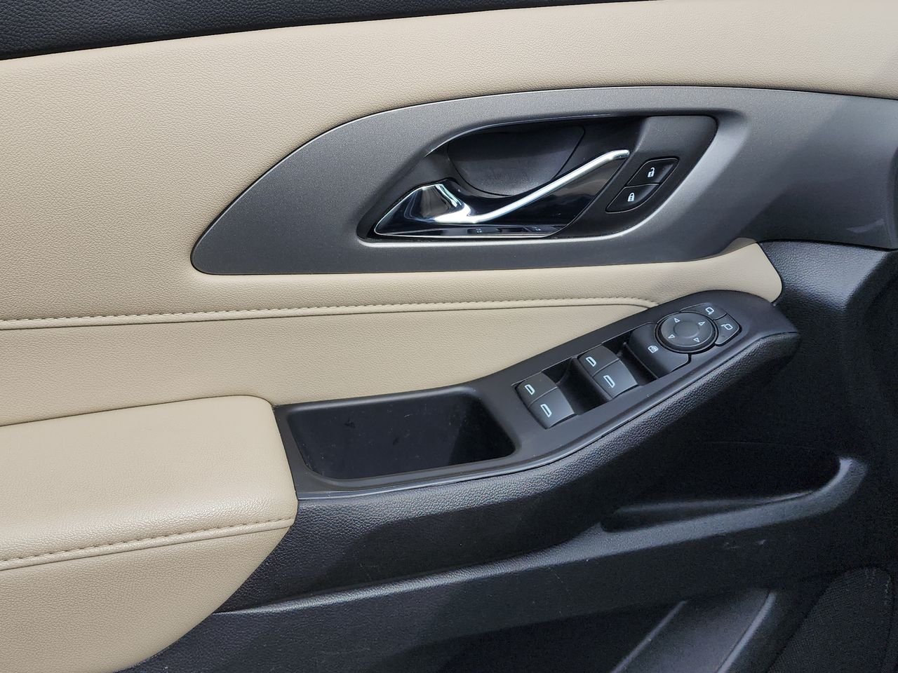 Used 2023 Gray Chevrolet LS image 13