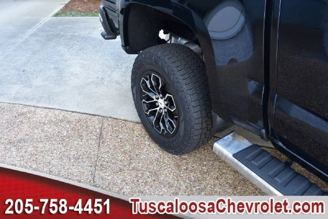 Used 2022 BLACK Chevrolet 4WD LT image 16