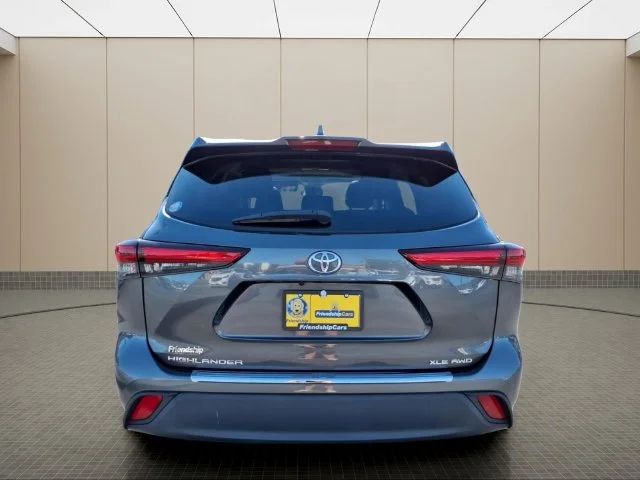 Used 2020 Gray Toyota XLE image 7