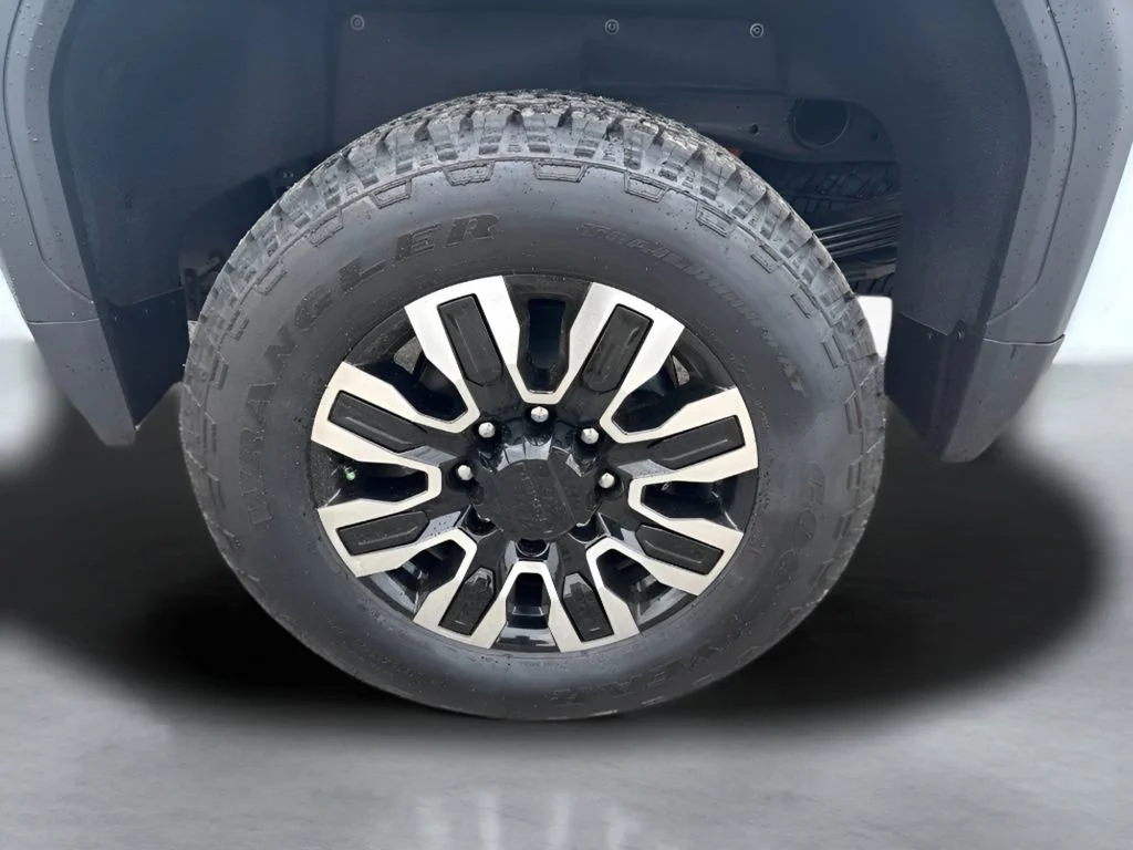 New 2026 Glacier White Tricoat GMC Denali Ultimate image 40
