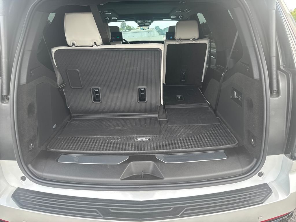 Used 2025 White Cadillac V-Series image 9