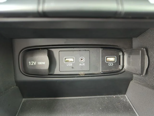 Used 2019 Black Hyundai SEL Plus image 33